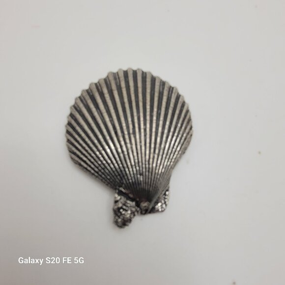 Vintage Seashell Pin Brooch SEAGULL PEWTER Canada 2 Inch - Picture 1 of 5
